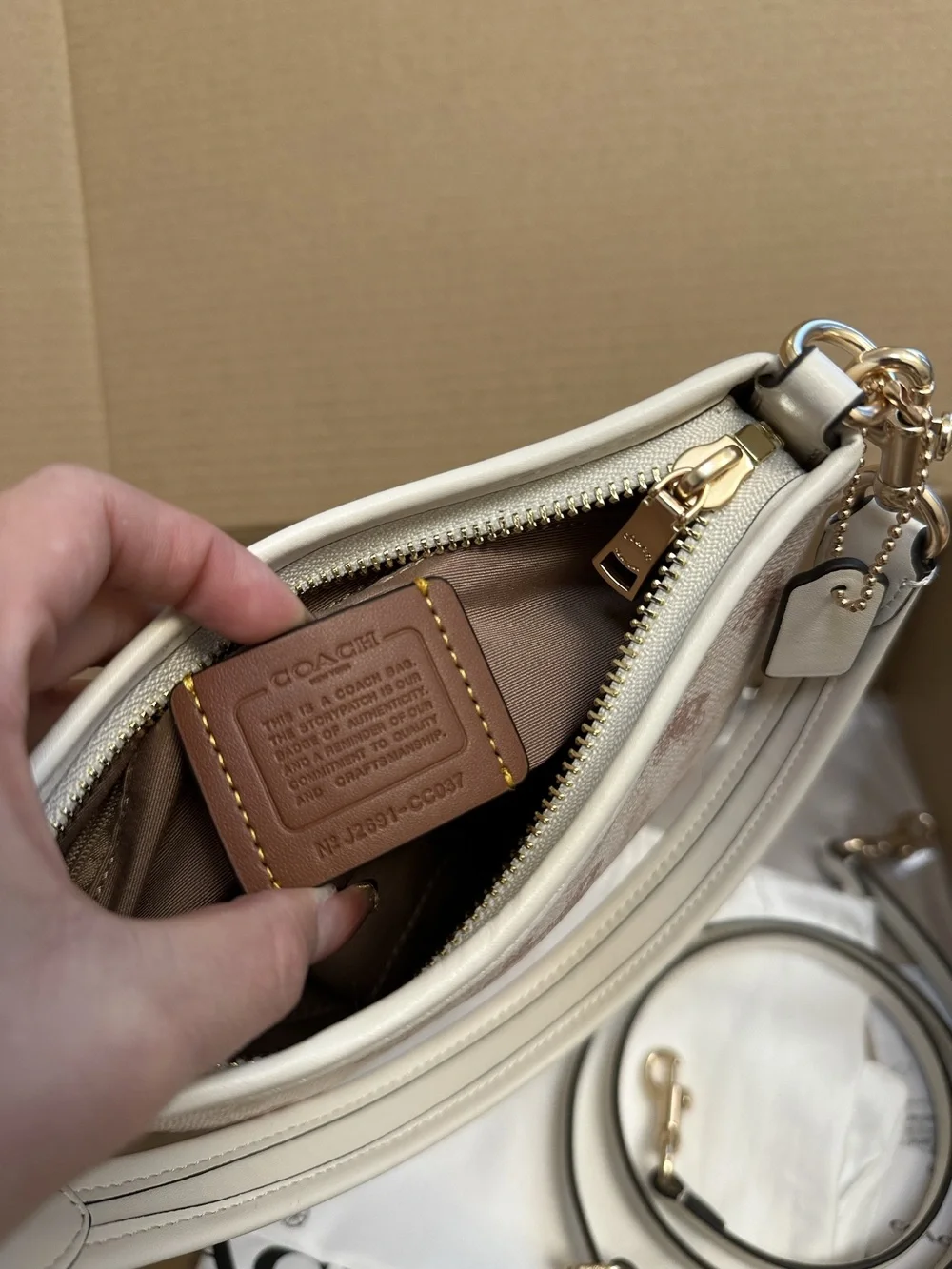 Coach single shoulder crossbody bag